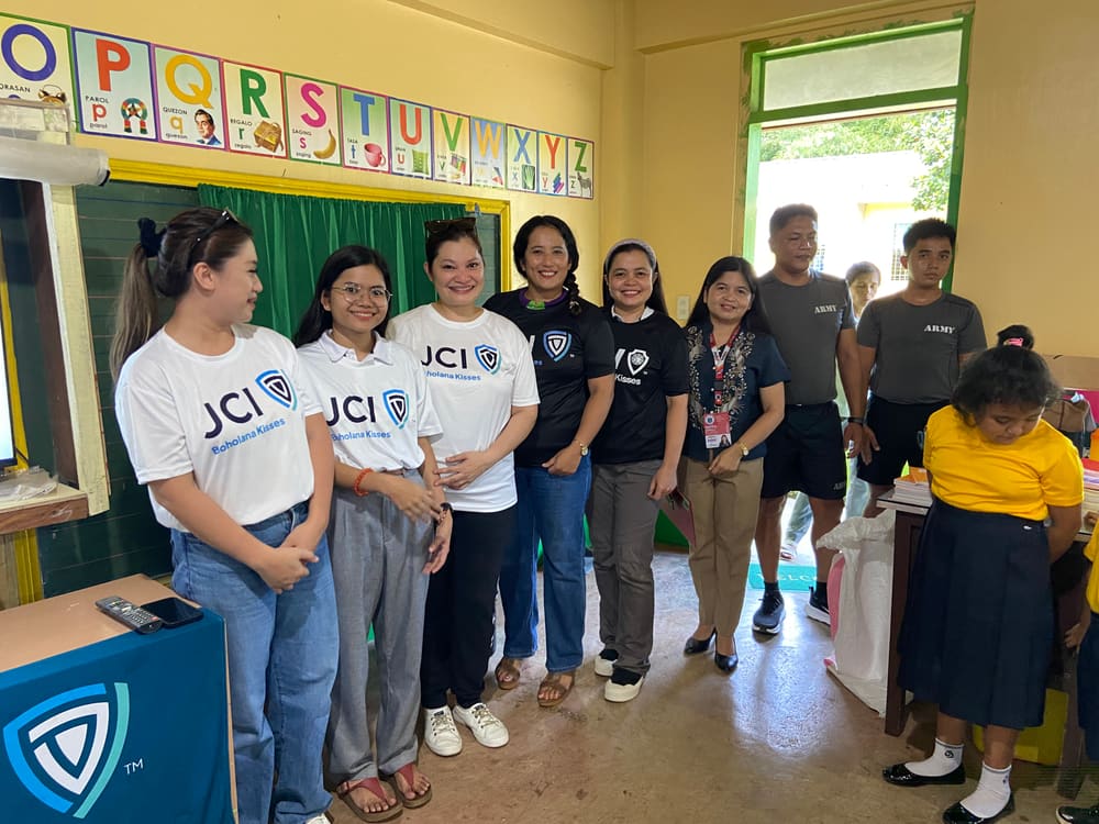 JCI Boholana Kisses members with community partners at Bags of Hope