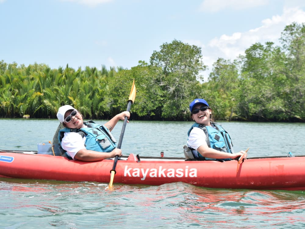 Paddlers enjoying the Kayakasia activity